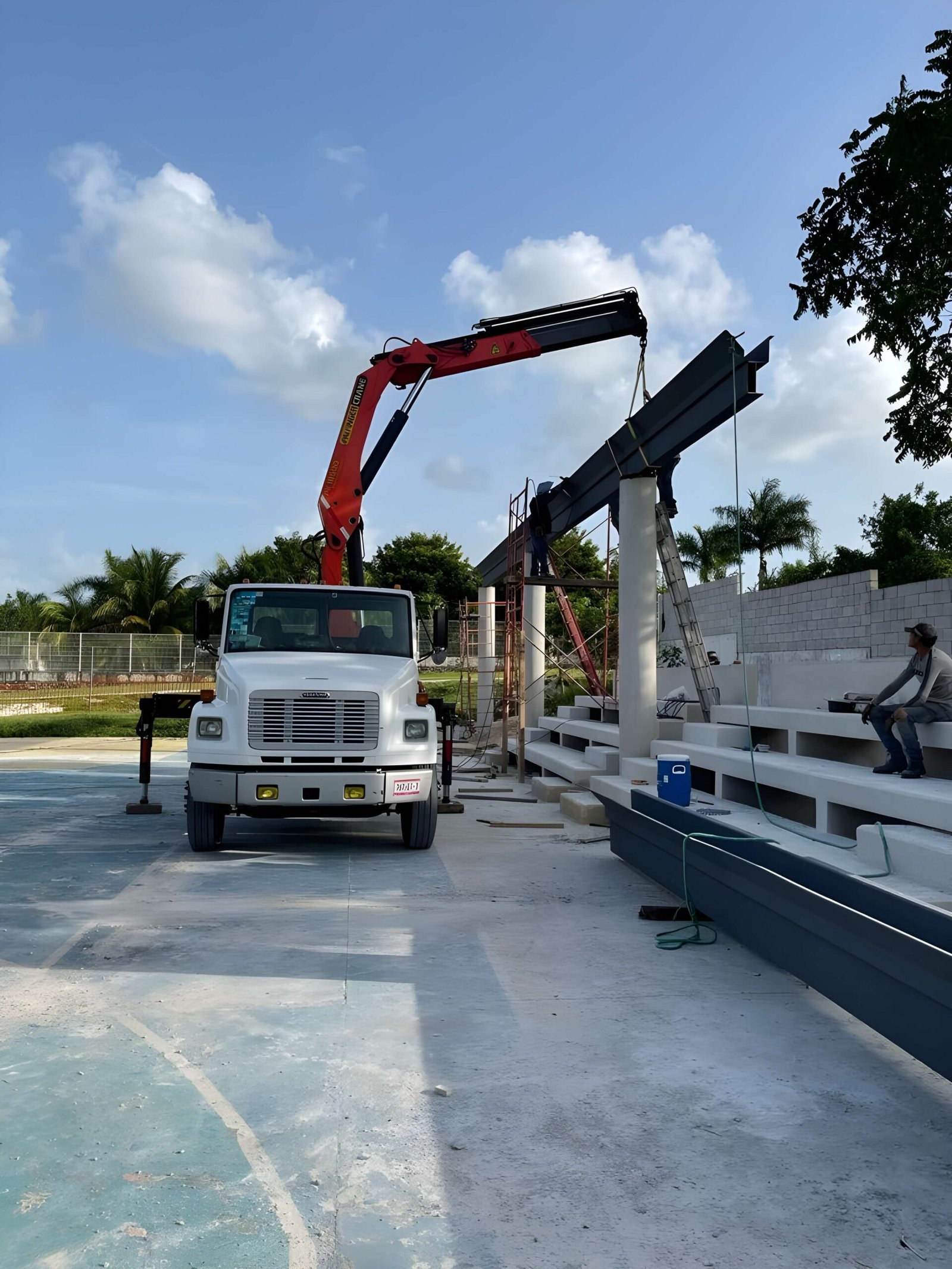 Proceso de armado para estructura de Arco Techo en cancha deportiva en Hidalgo