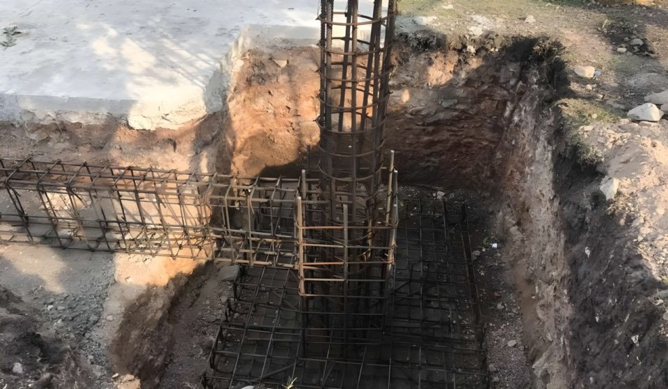 Proceso de cimentación para estructura de Arco Techo en cancha deportiva en Hidalgo